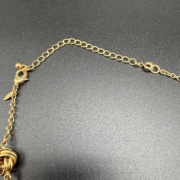 Vintage Avon Gold Tone Chain Necklace and Pierced Earrings set with Knots - Picture 10 of 12